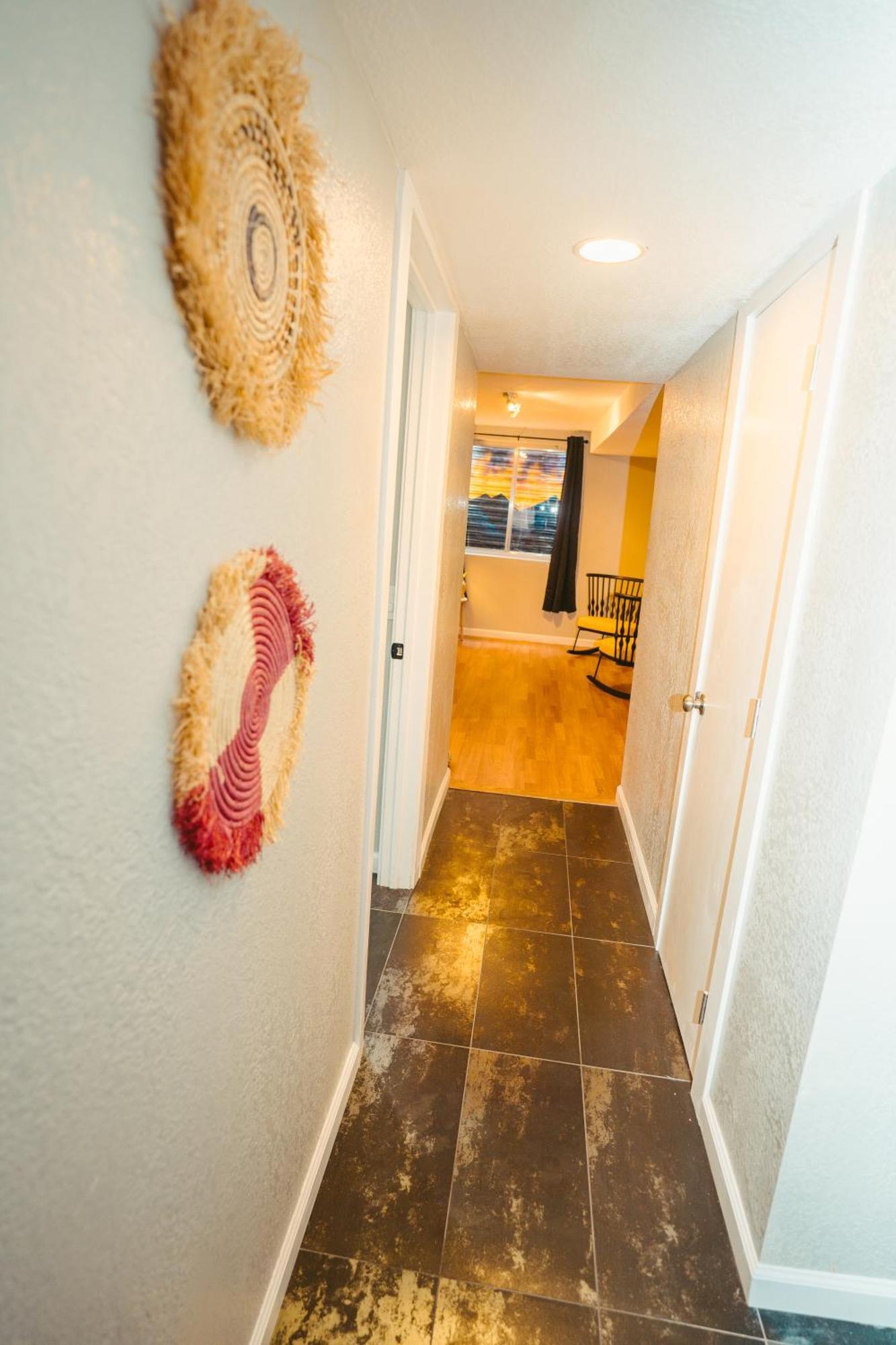 Windsor Retreat Private Basement Suite DEN Exterior photo